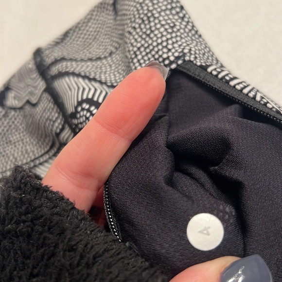 70. Lululemon Pace Rival Crop Legging - Picture 3 of 5